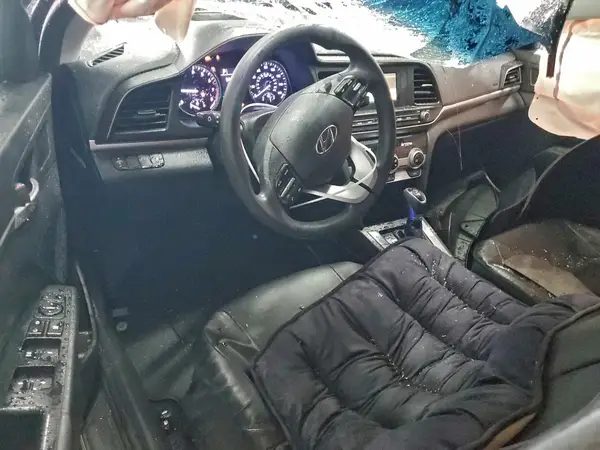5NPD74LF3KH417204 2019 HYUNDAI ELANTRA - Image 8