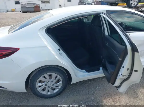 5NPD74LF3KH422693 2019 HYUNDAI ELANTRA - Image 8