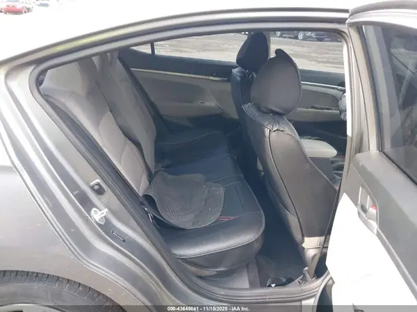 5NPD74LF3KH450414 2019 HYUNDAI ELANTRA - Image 8