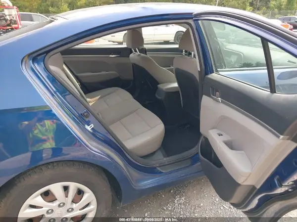 5NPD74LF3KH472106 2019 HYUNDAI ELANTRA - Image 8