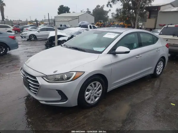 5NPD74LF4HH052914 2017 HYUNDAI ELANTRA - Image 2
