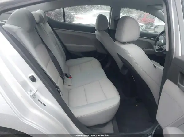 5NPD74LF4HH052914 2017 HYUNDAI ELANTRA - Image 8