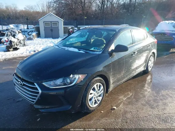 5NPD74LF4HH056445 2017 HYUNDAI ELANTRA - Image 2
