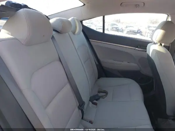 5NPD74LF4HH056445 2017 HYUNDAI ELANTRA - Image 8
