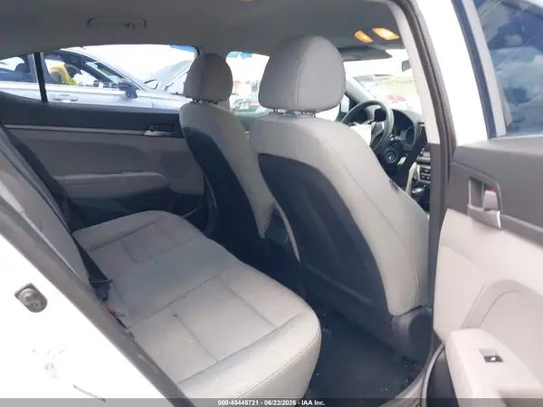 5NPD74LF4HH057806 2017 HYUNDAI ELANTRA - Image 8