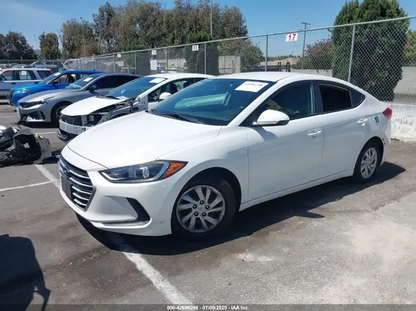5NPD74LF4HH061077 2017 HYUNDAI ELANTRA - Image 2