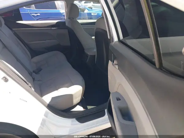 5NPD74LF4HH061077 2017 HYUNDAI ELANTRA - Image 8