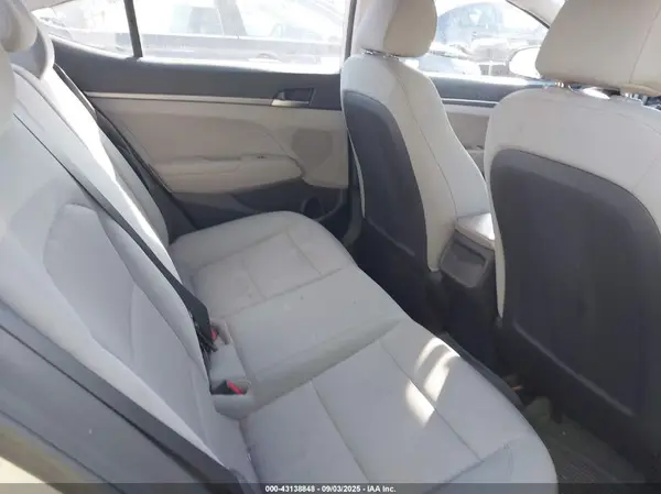 5NPD74LF4HH063590 2017 HYUNDAI ELANTRA - Image 8