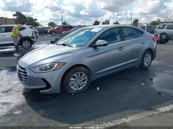 5NPD74LF4HH063895 2017 HYUNDAI ELANTRA - Image 2
