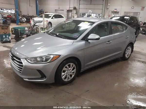 5NPD74LF4HH067607 2017 HYUNDAI ELANTRA - Image 2