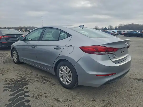 5NPD74LF4HH068224 2017 HYUNDAI ELANTRA - Image 2