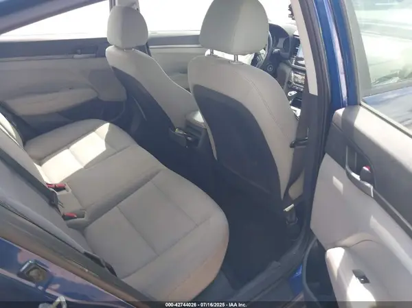 5NPD74LF4HH100069 2017 HYUNDAI ELANTRA - Image 8