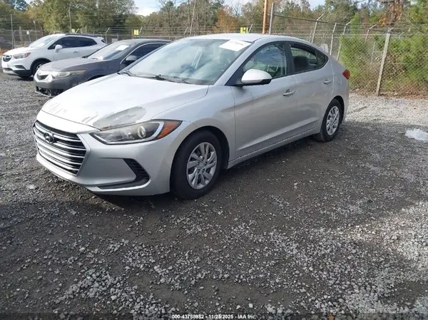 5NPD74LF4HH102548 2017 HYUNDAI ELANTRA - Image 2