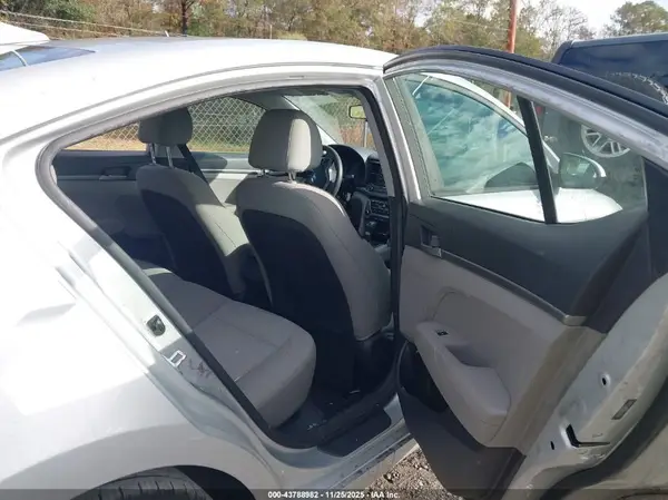 5NPD74LF4HH102548 2017 HYUNDAI ELANTRA - Image 8
