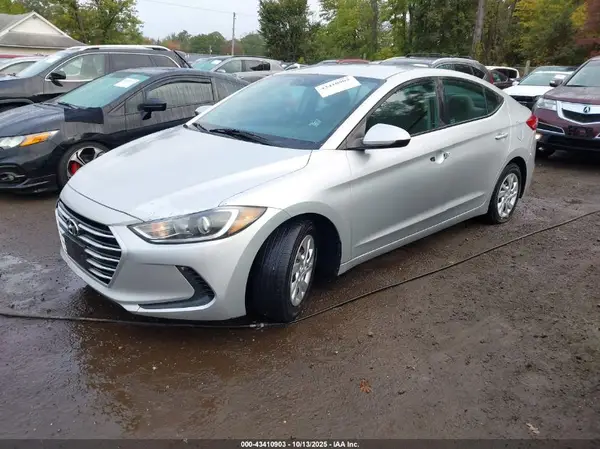 5NPD74LF4HH127028 2017 HYUNDAI ELANTRA - Image 2