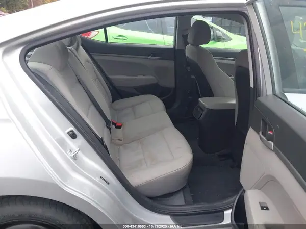 5NPD74LF4HH127028 2017 HYUNDAI ELANTRA - Image 8