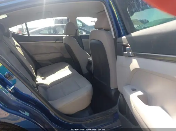 5NPD74LF4HH138885 2017 HYUNDAI ELANTRA - Image 8