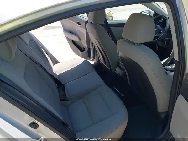5NPD74LF4HH140040 2017 HYUNDAI ELANTRA - Image 8