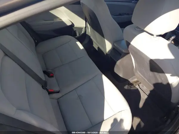 5NPD74LF4HH140751 2017 HYUNDAI ELANTRA - Image 8