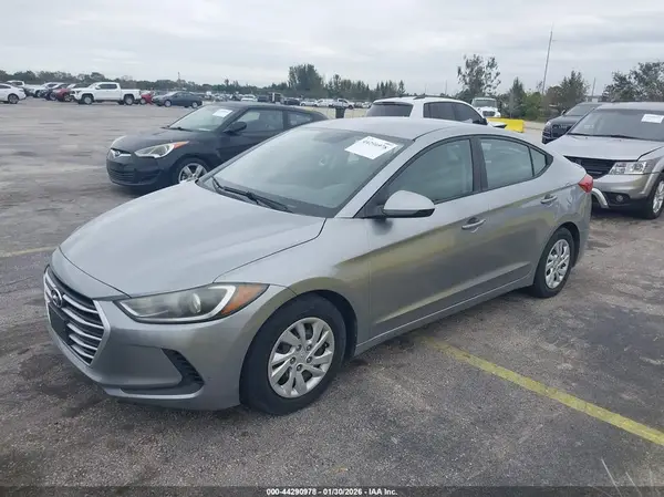 5NPD74LF4HH144945 2017 HYUNDAI ELANTRA - Image 2