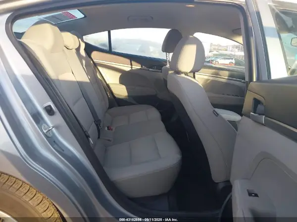 5NPD74LF4HH150194 2017 HYUNDAI ELANTRA - Image 8
