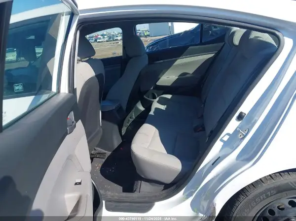 5NPD74LF4HH151894 2017 HYUNDAI ELANTRA - Image 8