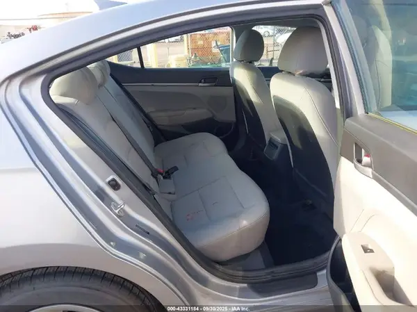 5NPD74LF4HH152592 2017 HYUNDAI ELANTRA - Image 8