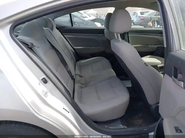 5NPD74LF4HH152883 2017 HYUNDAI ELANTRA - Image 8