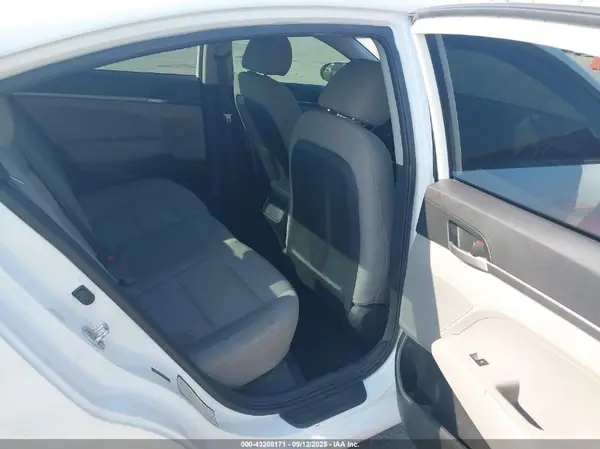 5NPD74LF4HH173457 2017 HYUNDAI ELANTRA - Image 8