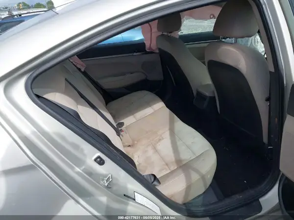 5NPD74LF4HH182059 2017 HYUNDAI ELANTRA - Image 8