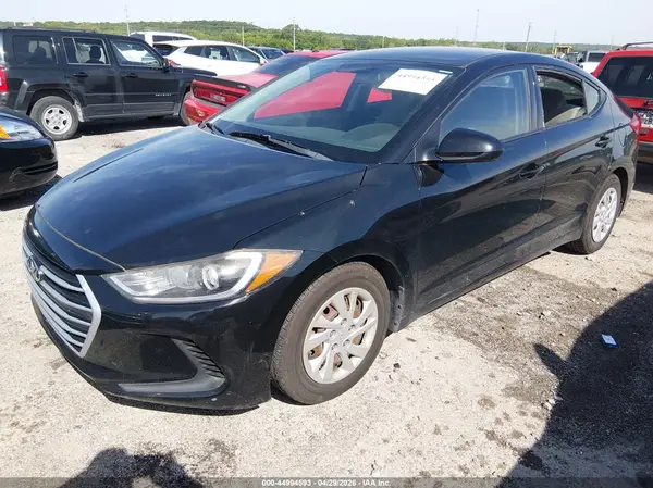 5NPD74LF4HH182420 2017 HYUNDAI ELANTRA - Image 2