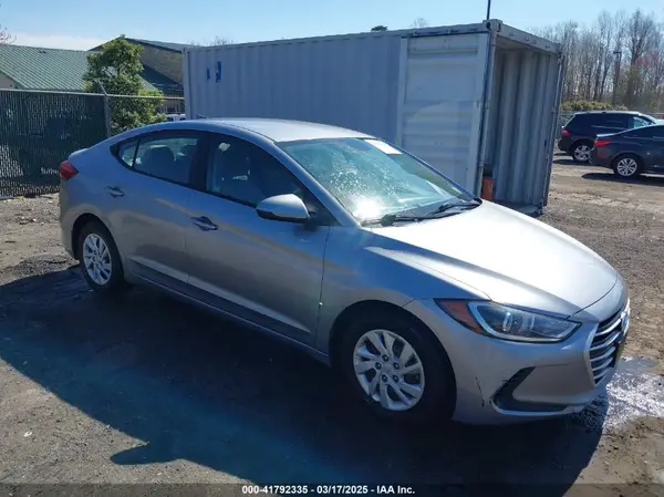 5NPD74LF4HH182871 2017 HYUNDAI ELANTRA - Image 1