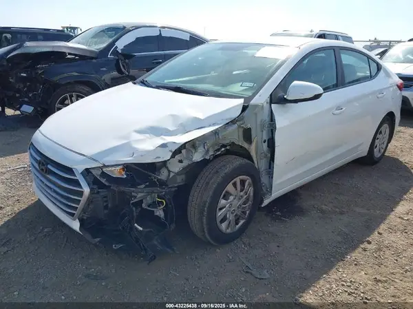 5NPD74LF4HH184281 2017 HYUNDAI ELANTRA - Image 2
