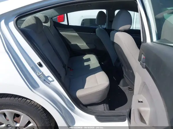 5NPD74LF4HH184281 2017 HYUNDAI ELANTRA - Image 8