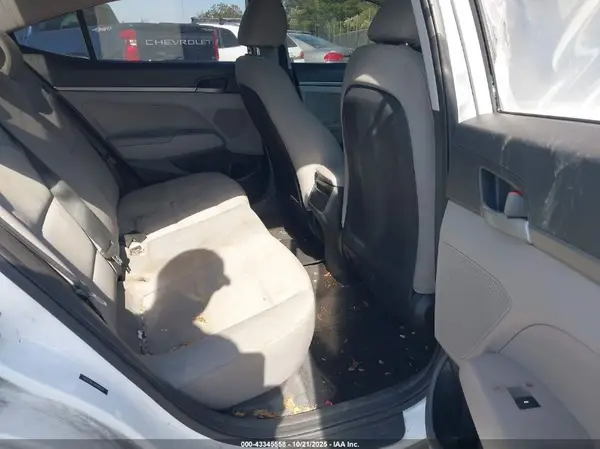 5NPD74LF4HH185074 2017 HYUNDAI ELANTRA - Image 8