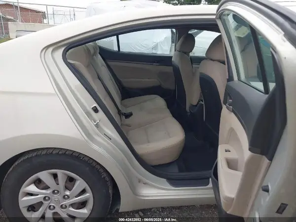 5NPD74LF4HH189111 2017 HYUNDAI ELANTRA - Image 8