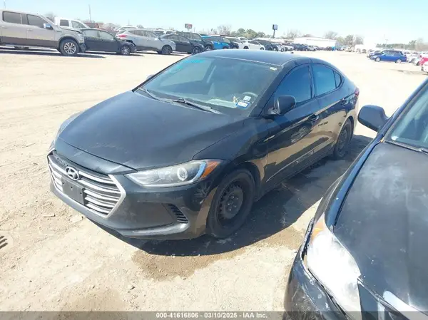 5NPD74LF4HH192252 2017 HYUNDAI ELANTRA - Image 2