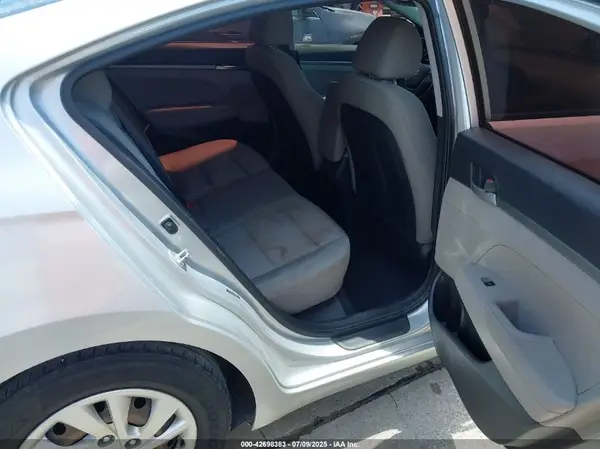 5NPD74LF4HH211687 2017 HYUNDAI ELANTRA - Image 8