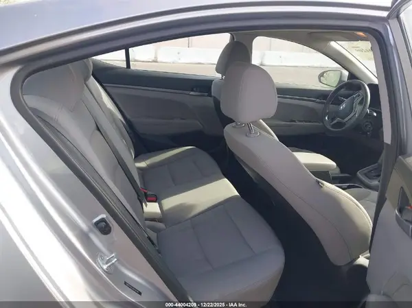 5NPD74LF4HH211981 2017 HYUNDAI ELANTRA - Image 8