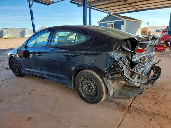 5NPD74LF4JH213333 2018 HYUNDAI ELANTRA - Image 2