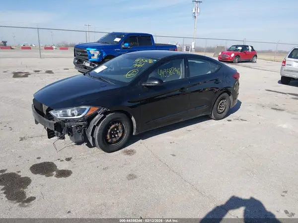 5NPD74LF4JH222064 2018 HYUNDAI ELANTRA - Image 2