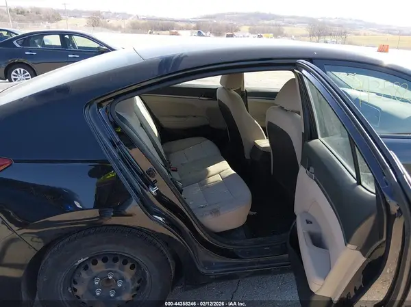 5NPD74LF4JH222064 2018 HYUNDAI ELANTRA - Image 8