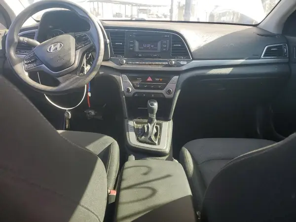 5NPD74LF4JH233825 2018 HYUNDAI ELANTRA - Image 8