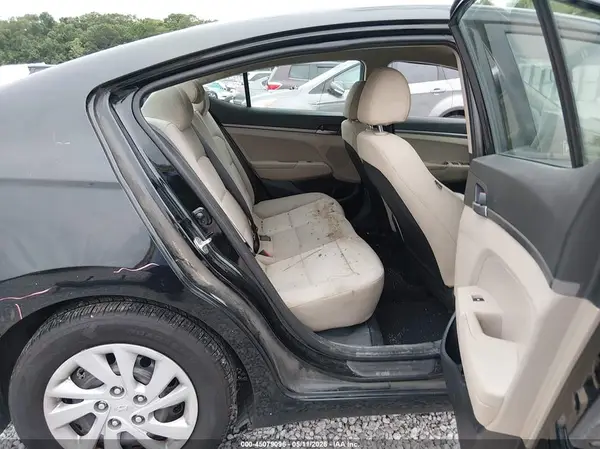 5NPD74LF4JH274133 2018 HYUNDAI ELANTRA - Image 8