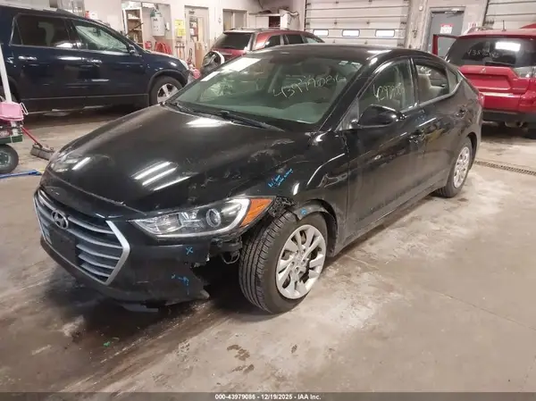 5NPD74LF4JH278005 2018 HYUNDAI ELANTRA - Image 2
