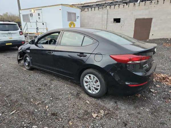 5NPD74LF4JH278893 2018 HYUNDAI ELANTRA - Image 2