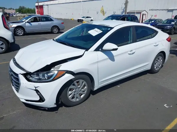 5NPD74LF4JH284077 2018 HYUNDAI ELANTRA - Image 2