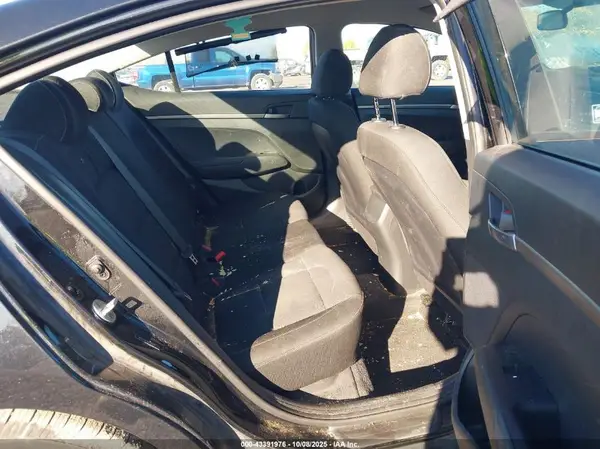 5NPD74LF4JH297217 2018 HYUNDAI ELANTRA - Image 8