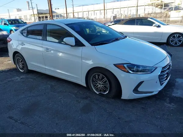 5NPD74LF4JH330636 2018 HYUNDAI ELANTRA - Image 1