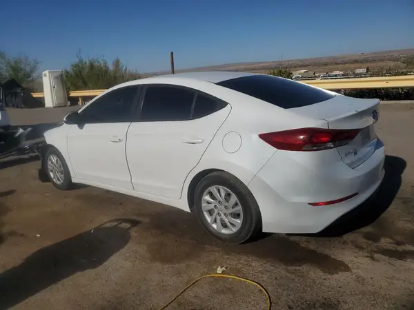 5NPD74LF4JH333505 2018 HYUNDAI ELANTRA - Image 2